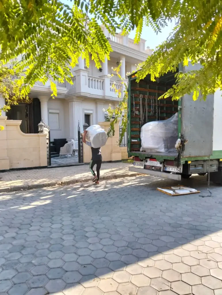 فريق عمل شركة وصال لنقل العفش بمدينة نصر